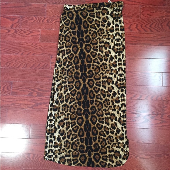 Leopard Print Midi Skirt - Picture 5 of 8